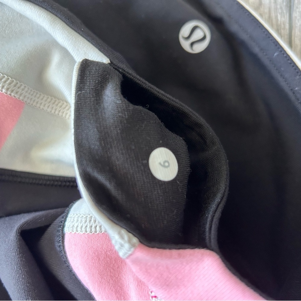 Lululemon Reverse Groove Short - Picture 6 of 7